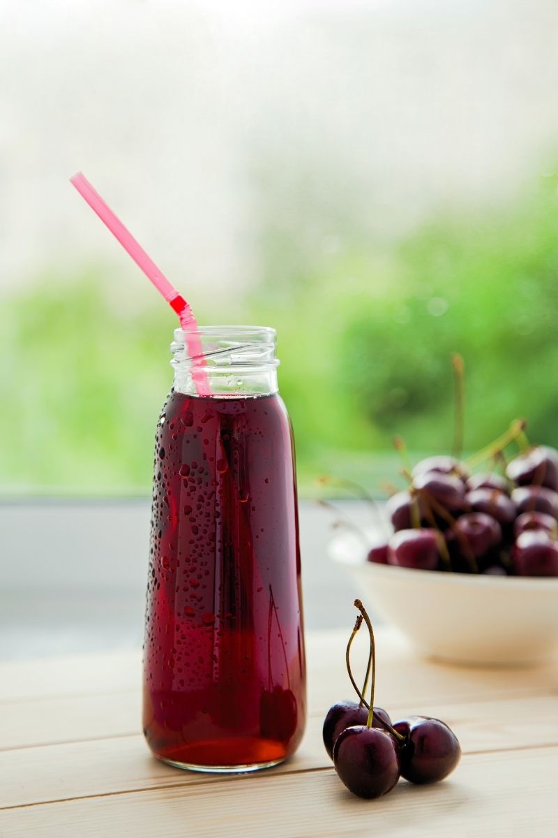Bourbon Cherry Cooler Diet-Friendly Fruity Cocktails Perfect for Summer