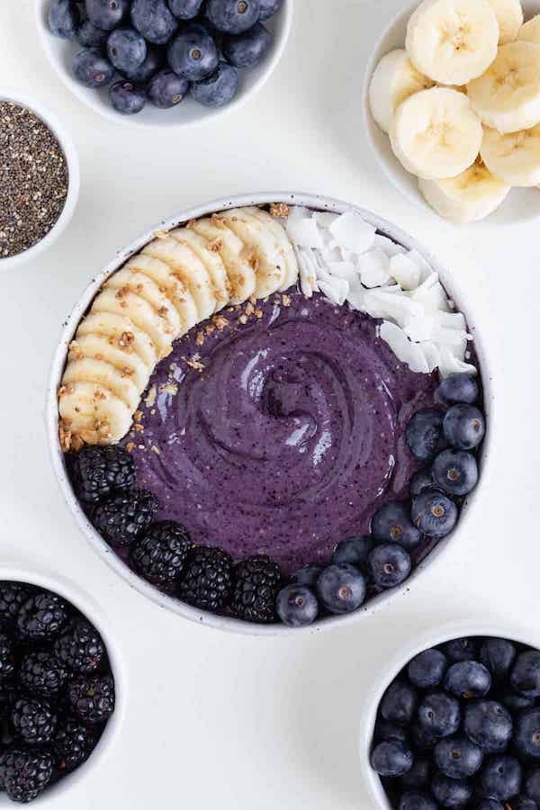 15 Fresh + Fruity Smoothie Bowl Recipes for a Healthy Start to Your Day