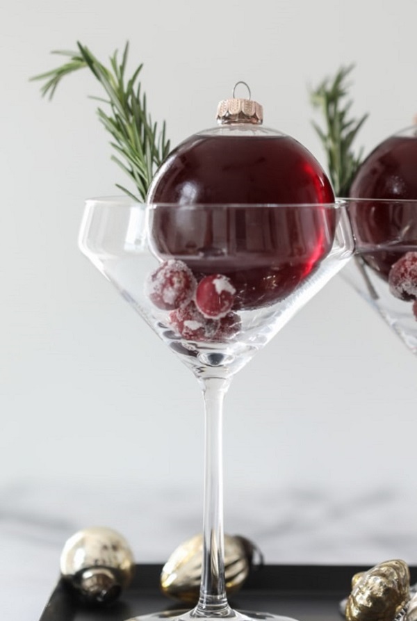 60 Holiday Cocktails Sure to Make Your Spirits Bright