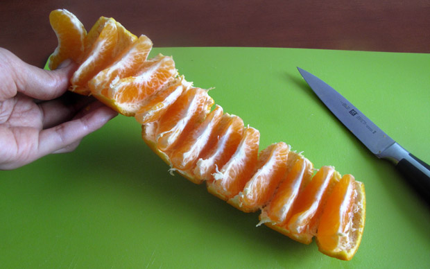 Cut a tangerine with less mess. Genius Kitchen Hacks