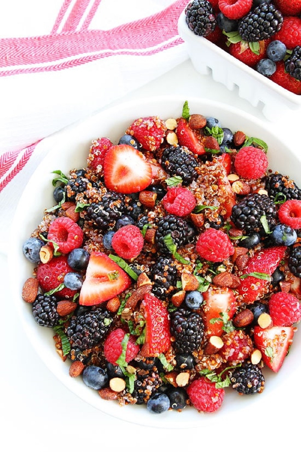 Easy + Delicious Healthy Breakfast Salads Perfect for Busy Mornings + On-the-Go #breakfast #breakfastrecipes #healthy #healthyrecipes #cleaneating