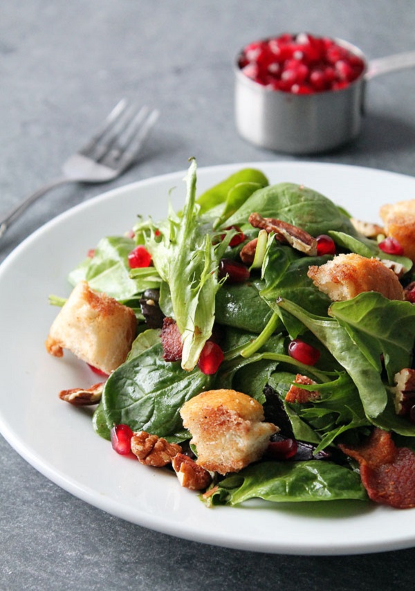 Easy + Delicious Healthy Breakfast Salads Perfect for Busy Mornings + On-the-Go #breakfast #breakfastrecipes #healthy #healthyrecipes #cleaneating