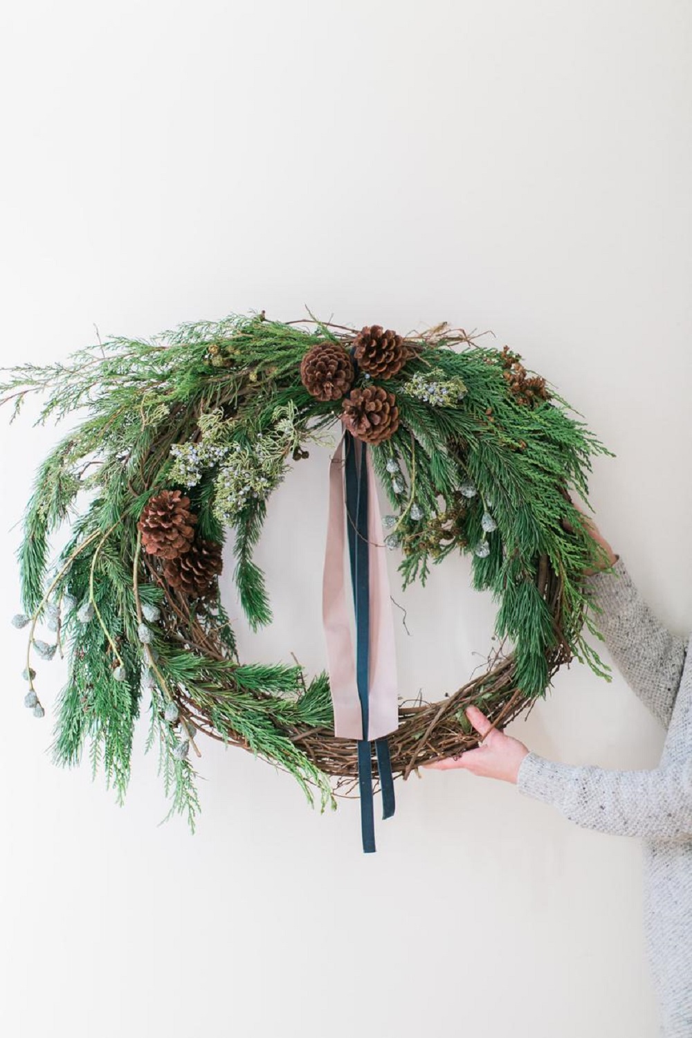 16 Fun and Festive DIY Christmas Wreaths Anyone Can Make Even If You Are Not Crafty