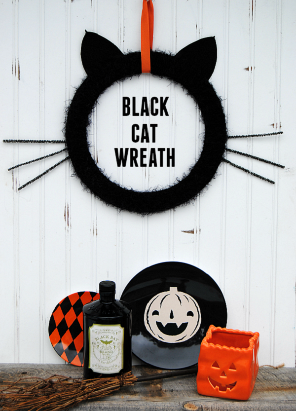 16 Wonderfully Spooky DIY Halloween Wreaths