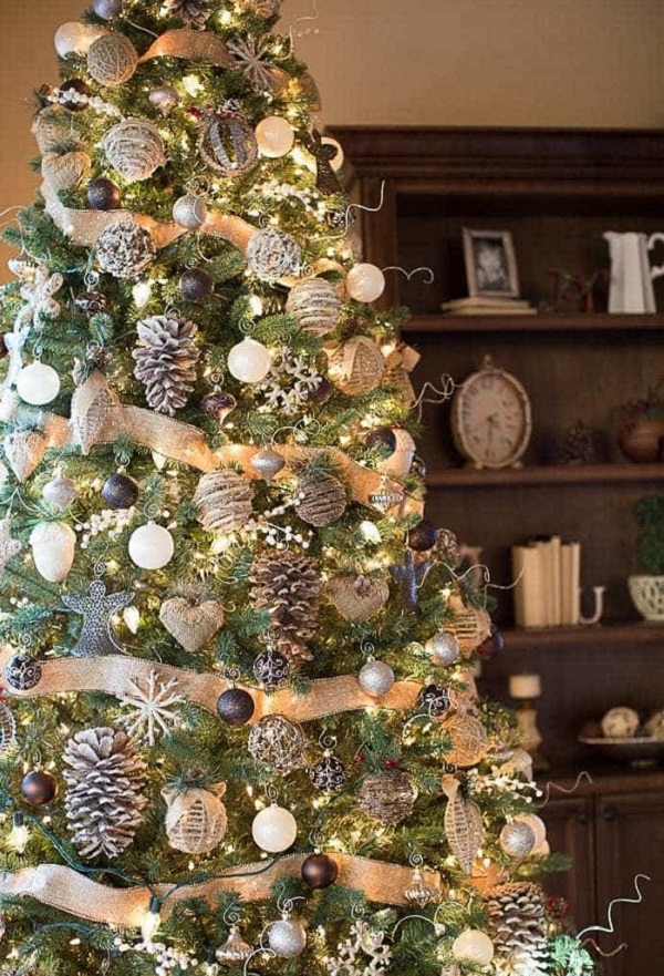 30 Best Rustic Christmas Trees for Your Modern Farmhouse • Sarah Blooms