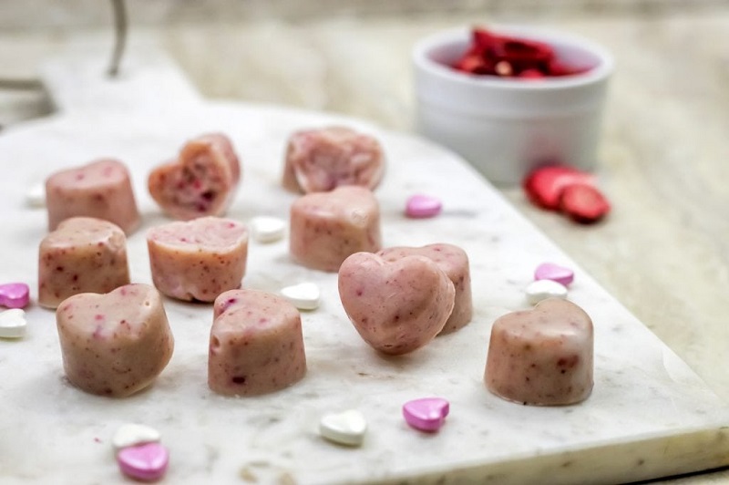 Strawberry Heart Fudge Healthy Keto Fat Bombs That Taste Like Dessert