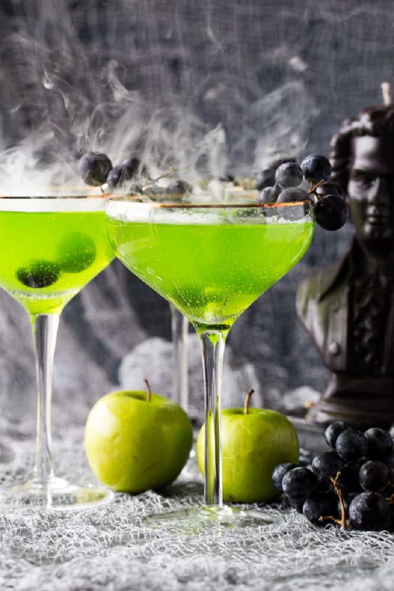 31 Best Skinny Halloween Cocktails Under 200 Calories