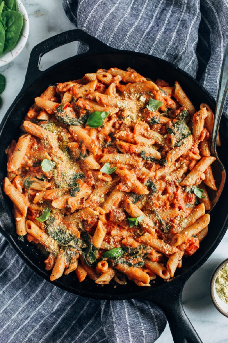 Creamy Tomato Spinach Pasta Best Healthy 30-Minute Plant-Based Dinners