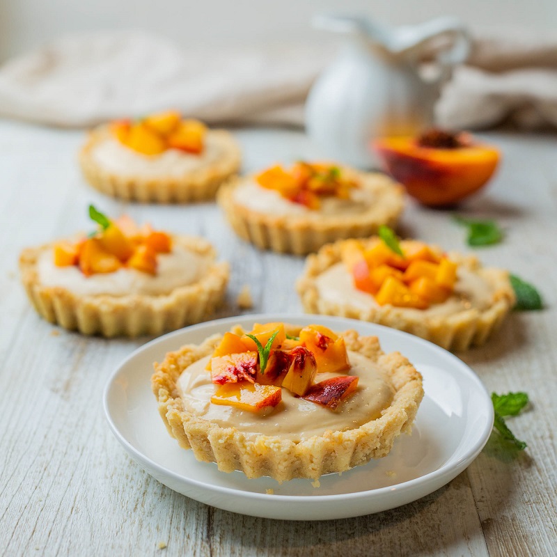 Mini Vegan Peach Tarts Best Fruity Vegan Summer Desserts